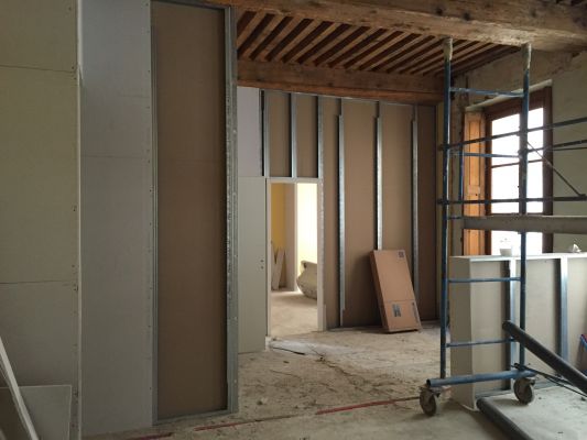 Installation des rails pour les séparation de pièces